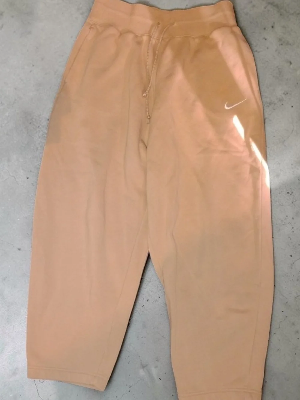 Nike Women's Sportswear Phoenix Fleece High-Waisted  Sweatpants Joggers Medium
